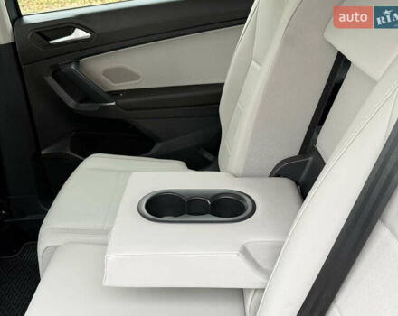 Сірий Фольксваген Тігуан, об'ємом двигуна 2 л та пробігом 212 тис. км за 16900 $, фото 48 на Automoto.ua