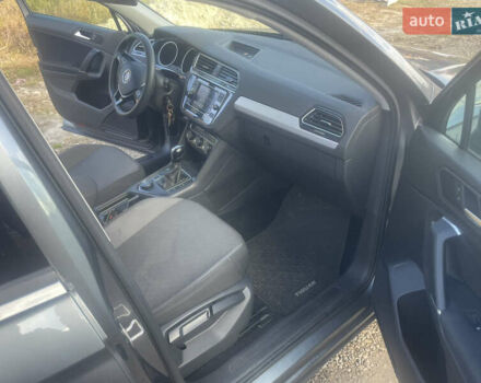 Сірий Фольксваген Тігуан, об'ємом двигуна 2 л та пробігом 104 тис. км за 14200 $, фото 11 на Automoto.ua