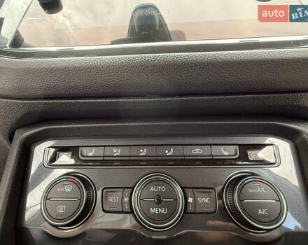 Серый Фольксваген Тигуан, объемом двигателя 2 л и пробегом 250 тыс. км за 27500 $, фото 40 на Automoto.ua