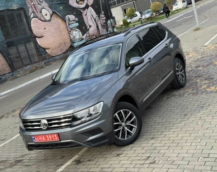 Серый Фольксваген Тигуан, объемом двигателя 2 л и пробегом 107 тыс. км за 19599 $, фото 1 на Automoto.ua
