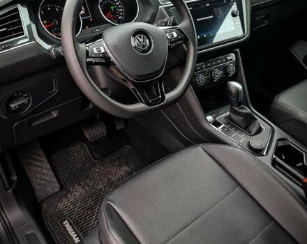 Серый Фольксваген Тигуан, объемом двигателя 2 л и пробегом 122 тыс. км за 20500 $, фото 9 на Automoto.ua