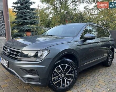 Серый Фольксваген Тигуан, объемом двигателя 1.98 л и пробегом 28 тыс. км за 17800 $, фото 2 на Automoto.ua