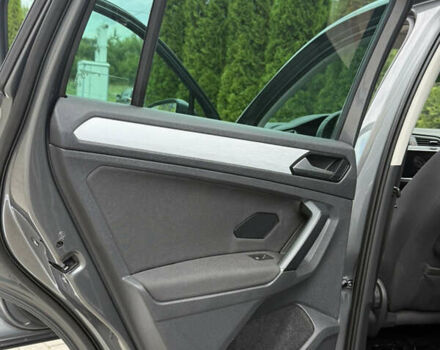 Серый Фольксваген Тигуан, объемом двигателя 2 л и пробегом 250 тыс. км за 27500 $, фото 59 на Automoto.ua