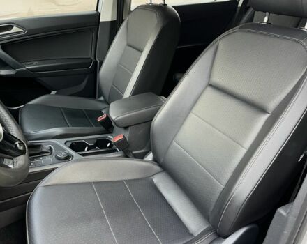 Серый Фольксваген Тигуан, объемом двигателя 2 л и пробегом 225 тыс. км за 18700 $, фото 12 на Automoto.ua