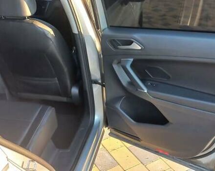 Сірий Фольксваген Тігуан, об'ємом двигуна 1.98 л та пробігом 210 тис. км за 17000 $, фото 17 на Automoto.ua