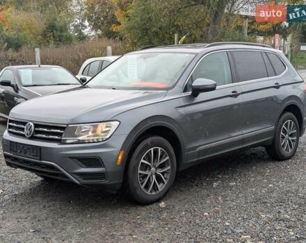 Серый Фольксваген Тигуан, объемом двигателя 1.98 л и пробегом 105 тыс. км за 17950 $, фото 3 на Automoto.ua