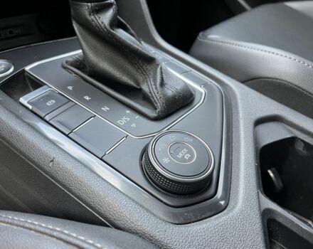 Серый Фольксваген Тигуан, объемом двигателя 2 л и пробегом 225 тыс. км за 18700 $, фото 16 на Automoto.ua