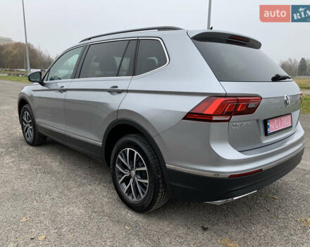 Сірий Фольксваген Тігуан, об'ємом двигуна 2 л та пробігом 130 тис. км за 20700 $, фото 4 на Automoto.ua