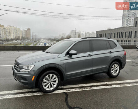Серый Фольксваген Тигуан, объемом двигателя 2 л и пробегом 65 тыс. км за 18200 $, фото 2 на Automoto.ua