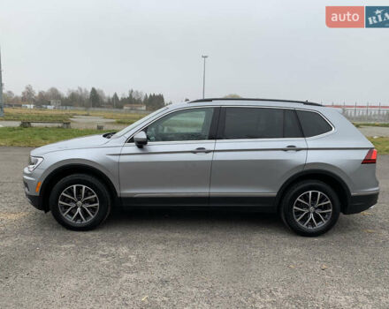 Сірий Фольксваген Тігуан, об'ємом двигуна 2 л та пробігом 130 тис. км за 20700 $, фото 2 на Automoto.ua