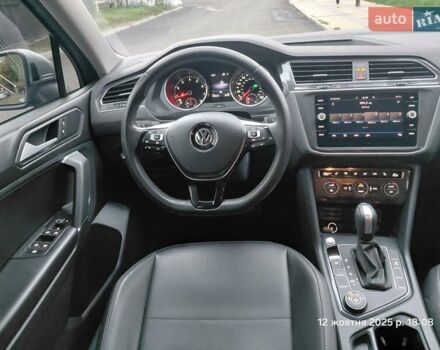 Серый Фольксваген Тигуан, объемом двигателя 1.98 л и пробегом 225 тыс. км за 19500 $, фото 2 на Automoto.ua