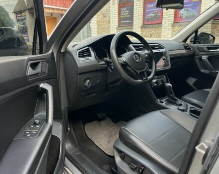 Серый Фольксваген Тигуан, объемом двигателя 2 л и пробегом 225 тыс. км за 18700 $, фото 9 на Automoto.ua