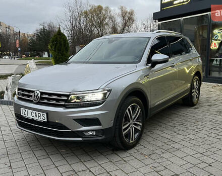 Серый Фольксваген Тигуан, объемом двигателя 2 л и пробегом 75 тыс. км за 29999 $, фото 2 на Automoto.ua