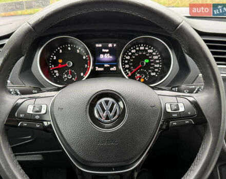 Сірий Фольксваген Тігуан, об'ємом двигуна 2 л та пробігом 212 тис. км за 16900 $, фото 36 на Automoto.ua