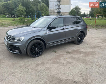 Серый Фольксваген Тигуан, объемом двигателя 1.98 л и пробегом 129 тыс. км за 23000 $, фото 4 на Automoto.ua