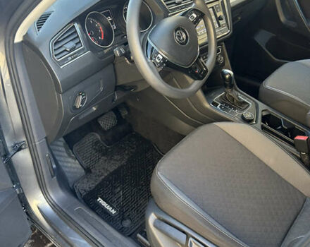 Сірий Фольксваген Тігуан, об'ємом двигуна 1.98 л та пробігом 68 тис. км за 17000 $, фото 7 на Automoto.ua