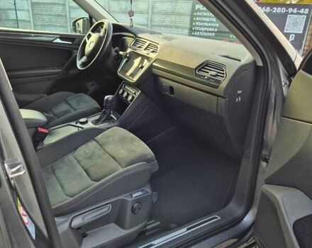 Серый Фольксваген Тигуан, объемом двигателя 1.98 л и пробегом 71 тыс. км за 33000 $, фото 2 на Automoto.ua