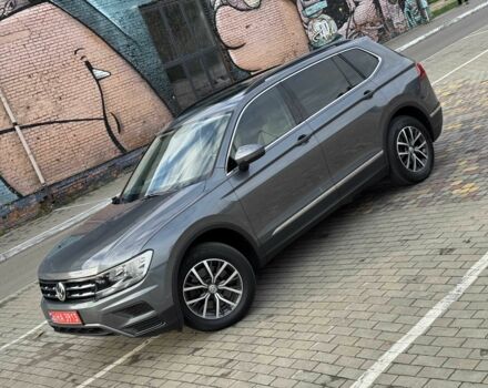 Серый Фольксваген Тигуан, объемом двигателя 2 л и пробегом 107 тыс. км за 19599 $, фото 3 на Automoto.ua