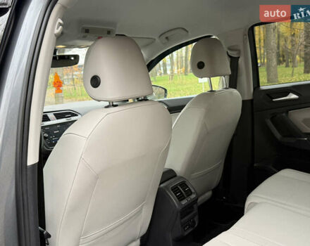 Сірий Фольксваген Тігуан, об'ємом двигуна 2 л та пробігом 212 тис. км за 16900 $, фото 46 на Automoto.ua