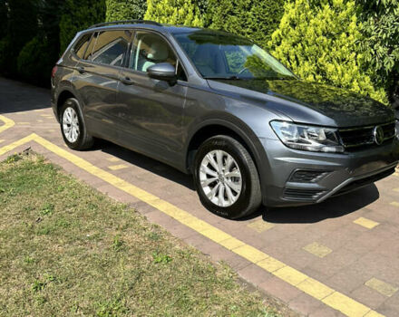 Серый Фольксваген Тигуан, объемом двигателя 2 л и пробегом 109 тыс. км за 16900 $, фото 2 на Automoto.ua