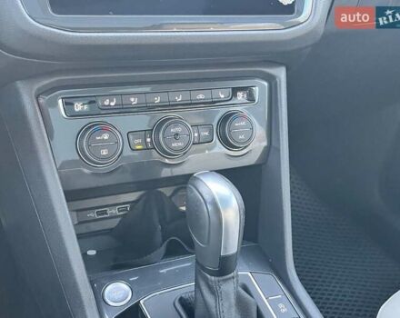 Сірий Фольксваген Тігуан, об'ємом двигуна 1.98 л та пробігом 118 тис. км за 28000 $, фото 29 на Automoto.ua