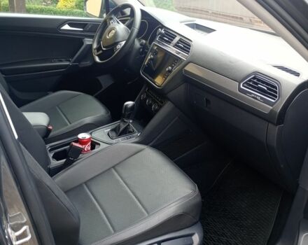 Серый Фольксваген Тигуан, объемом двигателя 2 л и пробегом 22 тыс. км за 19734 $, фото 5 на Automoto.ua