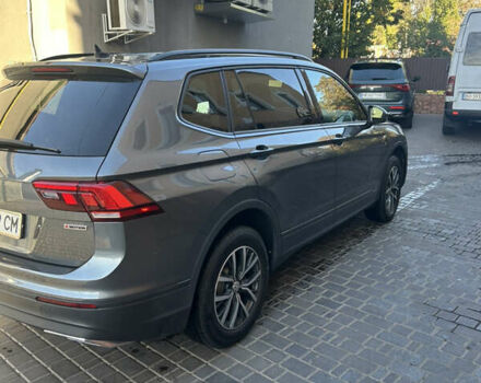 Сірий Фольксваген Тігуан, об'ємом двигуна 1.98 л та пробігом 68 тис. км за 17000 $, фото 4 на Automoto.ua