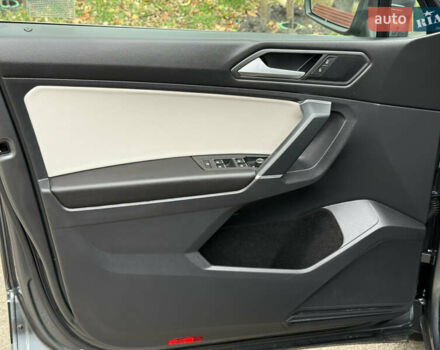 Сірий Фольксваген Тігуан, об'ємом двигуна 2 л та пробігом 212 тис. км за 16900 $, фото 28 на Automoto.ua