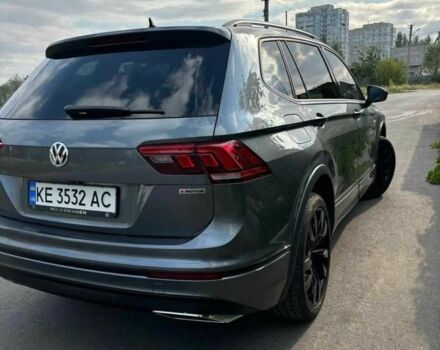 Серый Фольксваген Тигуан, объемом двигателя 2 л и пробегом 99 тыс. км за 23400 $, фото 4 на Automoto.ua