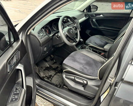 Серый Фольксваген Тигуан, объемом двигателя 2 л и пробегом 65 тыс. км за 18200 $, фото 13 на Automoto.ua