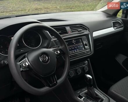 Серый Фольксваген Тигуан, объемом двигателя 2 л и пробегом 130 тыс. км за 19750 $, фото 23 на Automoto.ua