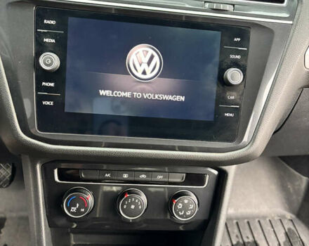 Серый Фольксваген Тигуан, объемом двигателя 2 л и пробегом 65 тыс. км за 18200 $, фото 19 на Automoto.ua