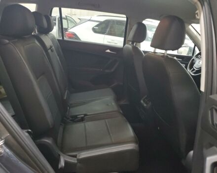 Сірий Фольксваген Тігуан, об'ємом двигуна 2 л та пробігом 138 тис. км за 11400 $, фото 10 на Automoto.ua