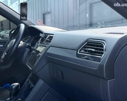 Серый Фольксваген Тигуан, объемом двигателя 2 л и пробегом 135 тыс. км за 23690 $, фото 38 на Automoto.ua