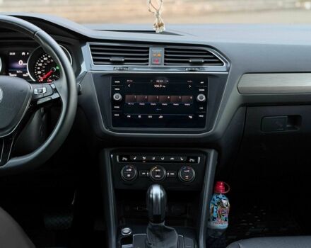 Серый Фольксваген Тигуан, объемом двигателя 2 л и пробегом 103 тыс. км за 19000 $, фото 16 на Automoto.ua