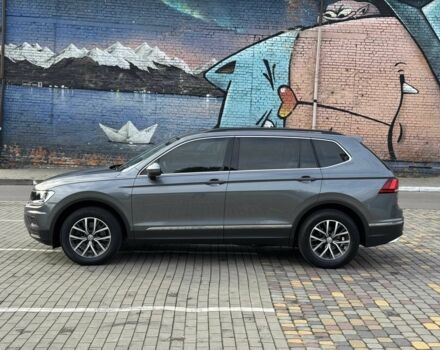 Серый Фольксваген Тигуан, объемом двигателя 2 л и пробегом 107 тыс. км за 19599 $, фото 4 на Automoto.ua