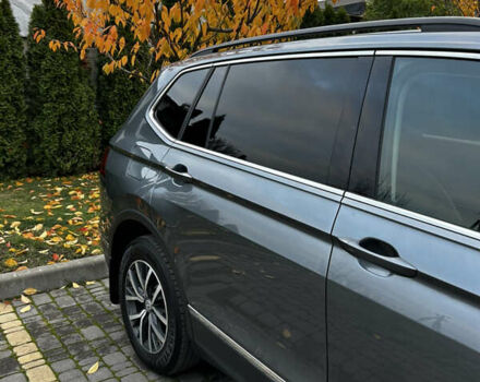 Сірий Фольксваген Тігуан, об'ємом двигуна 2 л та пробігом 98 тис. км за 22300 $, фото 3 на Automoto.ua