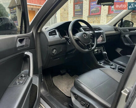 Серый Фольксваген Тигуан, объемом двигателя 1.98 л и пробегом 225 тыс. км за 17800 $, фото 9 на Automoto.ua