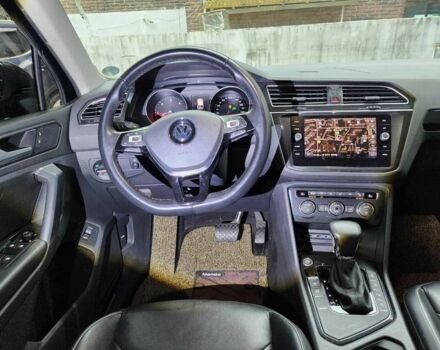 Сірий Фольксваген Тігуан, об'ємом двигуна 2 л та пробігом 69 тис. км за 13991 $, фото 4 на Automoto.ua