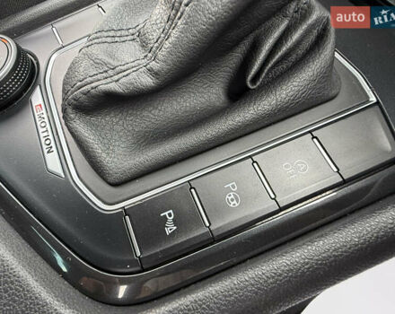 Серый Фольксваген Тигуан, объемом двигателя 1.98 л и пробегом 250 тыс. км за 25700 $, фото 51 на Automoto.ua