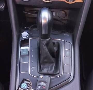 Сірий Фольксваген Тігуан, об'ємом двигуна 1.98 л та пробігом 210 тис. км за 17000 $, фото 4 на Automoto.ua