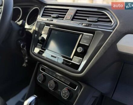 Серый Фольксваген Тигуан, объемом двигателя 1.98 л и пробегом 85 тыс. км за 19500 $, фото 20 на Automoto.ua