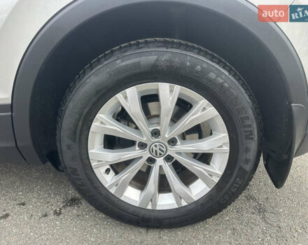 Серый Фольксваген Тигуан, объемом двигателя 1.97 л и пробегом 110 тыс. км за 24999 $, фото 48 на Automoto.ua