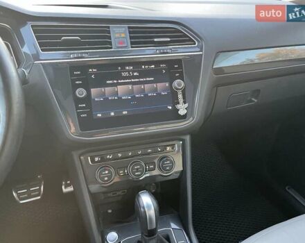 Сірий Фольксваген Тігуан, об'ємом двигуна 1.98 л та пробігом 118 тис. км за 28000 $, фото 31 на Automoto.ua