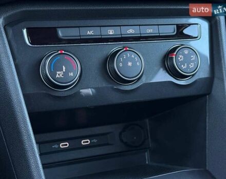 Серый Фольксваген Тигуан, объемом двигателя 2 л и пробегом 53 тыс. км за 18900 $, фото 24 на Automoto.ua