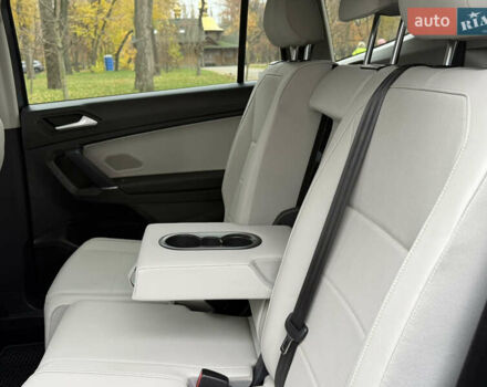 Сірий Фольксваген Тігуан, об'ємом двигуна 2 л та пробігом 212 тис. км за 16900 $, фото 47 на Automoto.ua