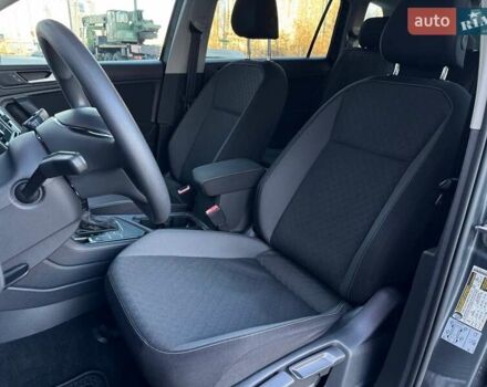 Серый Фольксваген Тигуан, объемом двигателя 2 л и пробегом 53 тыс. км за 18900 $, фото 36 на Automoto.ua