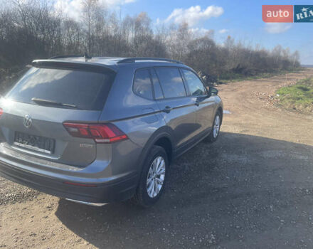 Сірий Фольксваген Тігуан, об'ємом двигуна 2 л та пробігом 104 тис. км за 14200 $, фото 4 на Automoto.ua