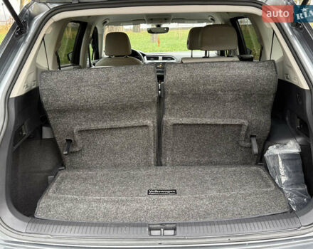 Сірий Фольксваген Тігуан, об'ємом двигуна 2 л та пробігом 212 тис. км за 16900 $, фото 55 на Automoto.ua