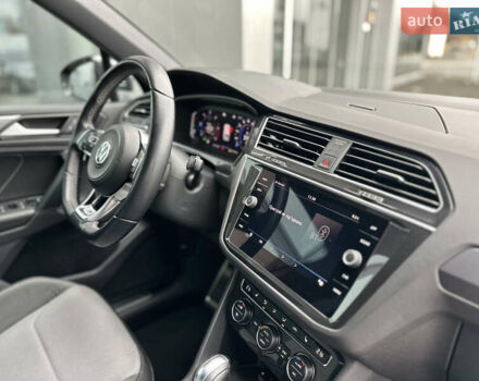 Серый Фольксваген Тигуан, объемом двигателя 1.97 л и пробегом 153 тыс. км за 27990 $, фото 21 на Automoto.ua